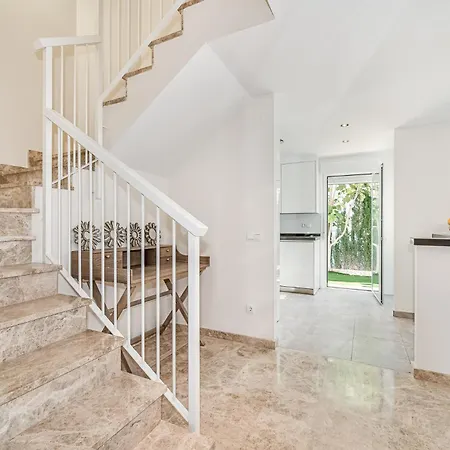 Vakantiehuis New Cozy Three Bedrooms Duplex In Naranjos Marbella