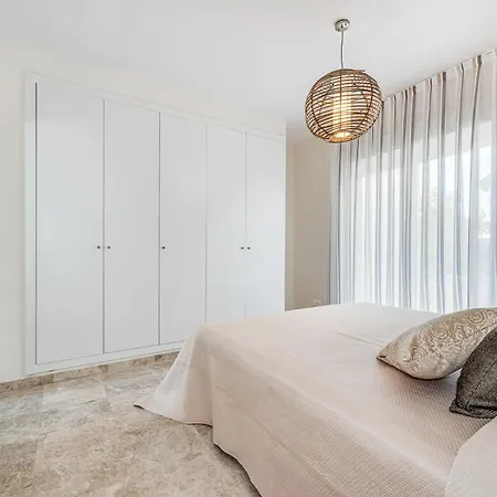 Vakantiehuis New Cozy Three Bedrooms Duplex In Naranjos Marbella